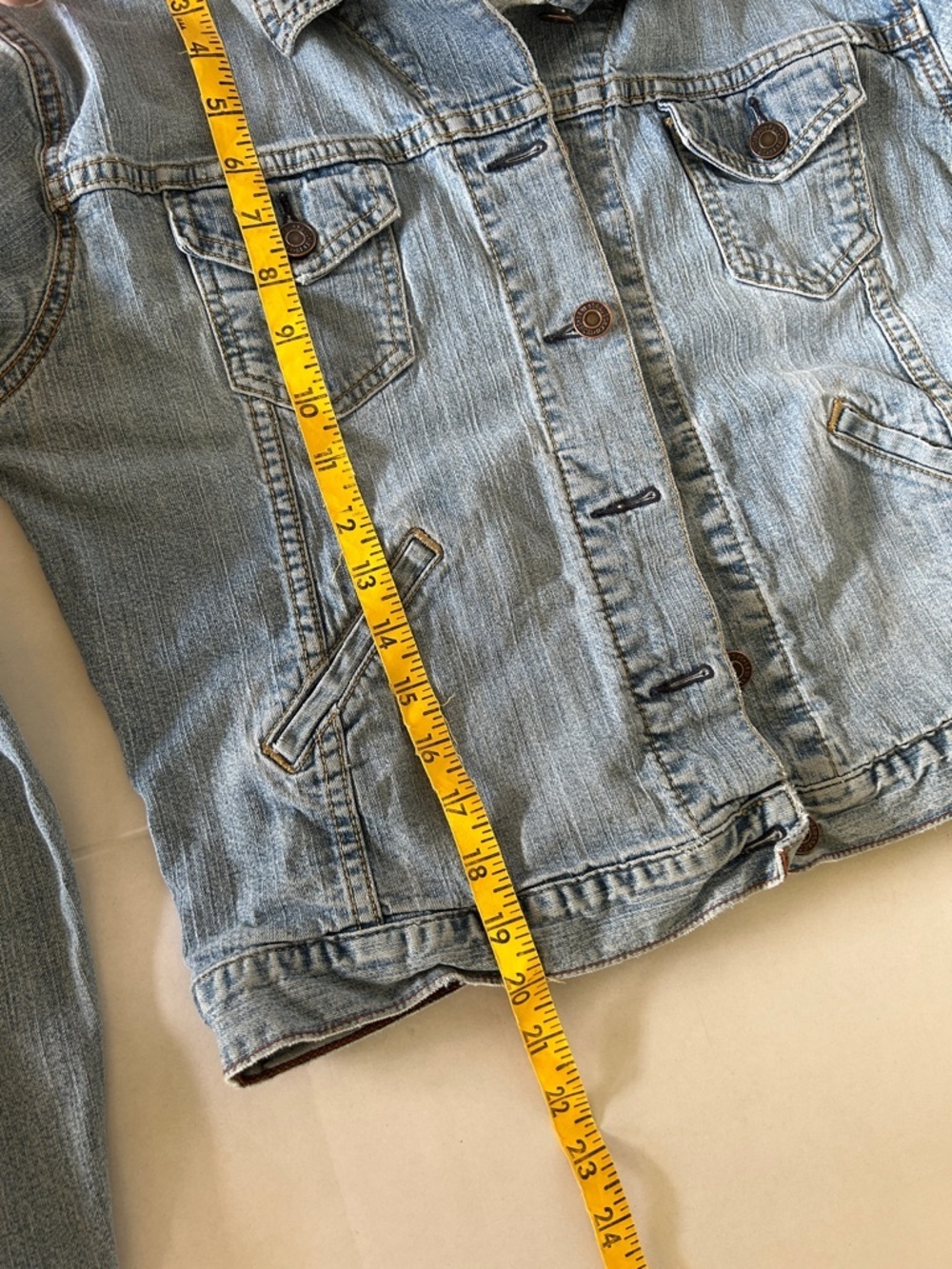 LEVI’S VINTAGE CROPPED DISTRESSED LIGHT BLUE TRUCKER JACKET SIZE SMALL - Picture 8 of 11